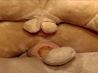 Courbée sexe film poupée obtient baisée par 2 mâle sexe poupées en puppetry porno montrer