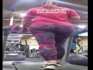 Jiggly gaoz blonda pawg pe treadmill