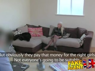 Fakeagentuk vies extraordinary blondine houdt een bit van anaal xxx video- video-